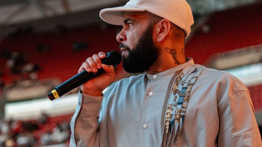 Daniel Alves em evento religioso na Espanha