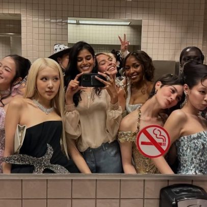 Famosas violam regra do MET Gala ao tirar selfie no banheiro