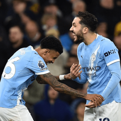 City vence o Palace com gol de Savinho e aproxima-se do Arsenal