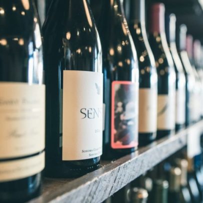 Consumo de vinho no Brasil atinge recorde, contrastando com recuo global