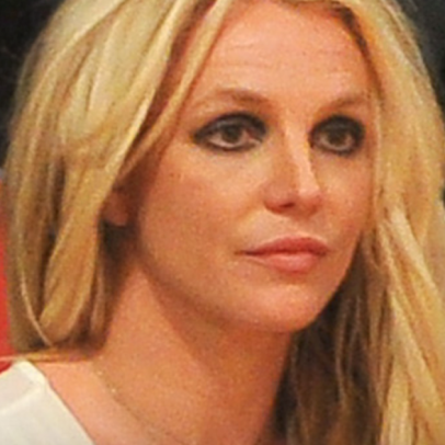 Britney Spears convidou policiais para comer lasanha e nadar na piscina
