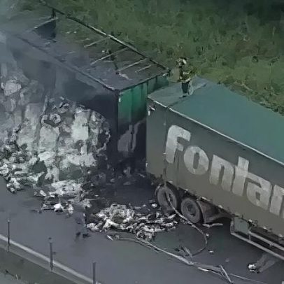 Caminhão pega fogo e fecha pista da Anchieta no sentido São Paulo