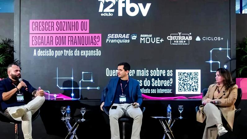 Jackson Almeida, da Churras in Box, Carlos Eduardo Santiago, do Sebrae, e Juliana Enderle, da Ciclos: tomar decisões é peça-chave para novas franquias (Sebrae RS/Divulgação)