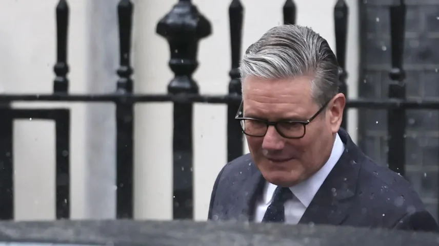 O primeiro-ministro britânico, Keir Starmer, cada vez mais ameaçado no cargo (Foto: Neil Hall/EFE)
