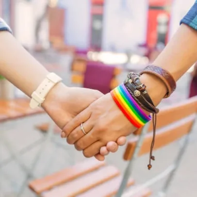 Segurança é prioridade para LGBTQIA+ em encontros, diz estudo brasileiro