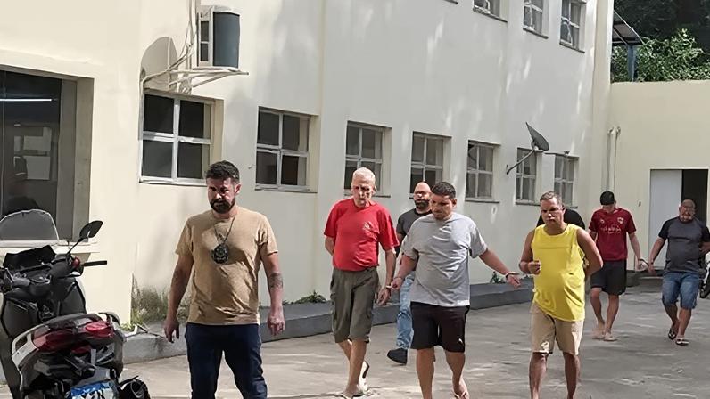 Seis pessoas foram presas suspeitas de participarem de uma das principais quadrilhas especializada em roubos a residências ocorridos nas Zonas Sul, Sudoeste e Norte do Rio de Janeiro