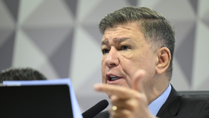 Na imagem, o presidente da CPMI do INSS, senador Carlos Viana (PSD-MG)
