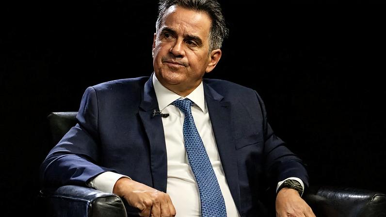 Operação é, segundo a PF, para “aprofundar investigações sobre um esquema de corrupção, lavagem de dinheiro, organização criminosa e crimes contra o Sistema Financeiro Nacional”; na foto, Ciro Nogueira