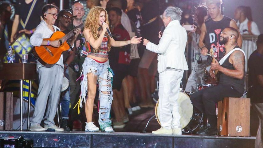 Shakira e Maria Bethânia participam de passagem de som no palco do megashow em Copacabana