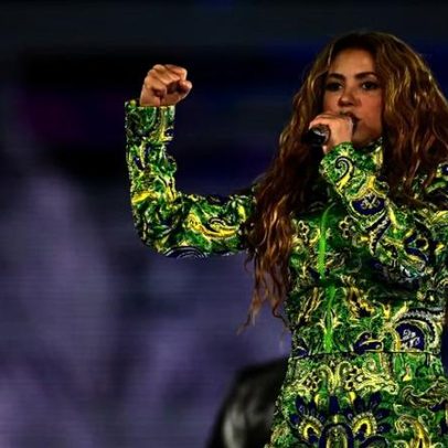 Shakira deixa Copacabana Palace e se despede de fãs no Rio