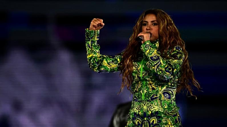 A cantora Shakira durante o show na Praia de Copacabana, na Zona Sul do Rio de Janeiro, no dia 2 de maio de 2026 — Foto: Pablo Porciúncula/AFP