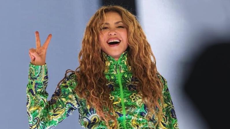 Shakira posa para foto durante show em Copacabana, no Rio