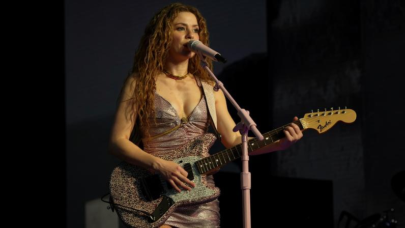shakira show looks figurinos moda estilo rio de janeiro - metrópoles