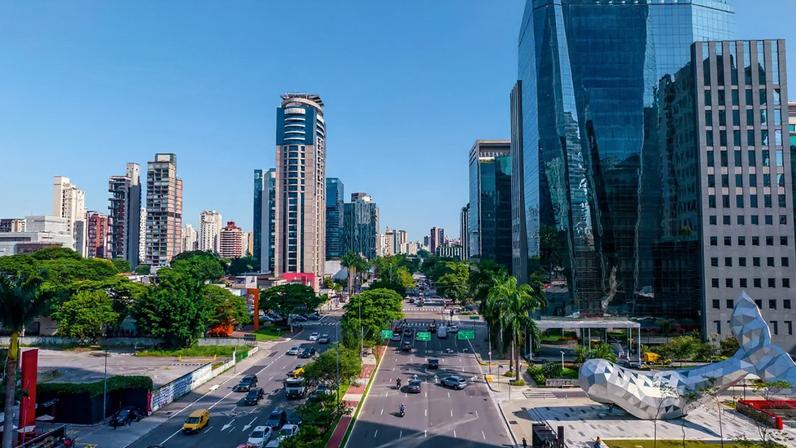 Avenida Faria Lima, o coração financeiro da cidade: melhor ambiente de negócios do país