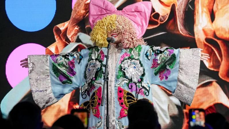 Sia doa 100 mil dólares a fã favorito na final de Survivor 50