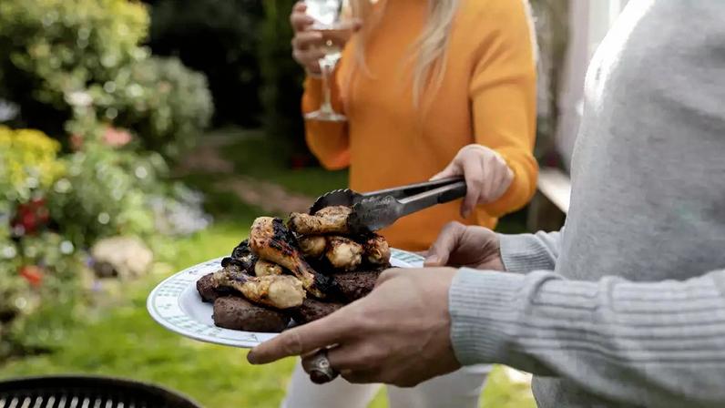 Pesquisas indicam que idosos precisam de mais proteína do que as recomendações nutricionais tradicionais