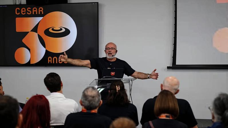 Palestra magna de Silvio Meira, um dos fundadores do CESAR, durante evento em comemoração ao aniversário de 30 anos