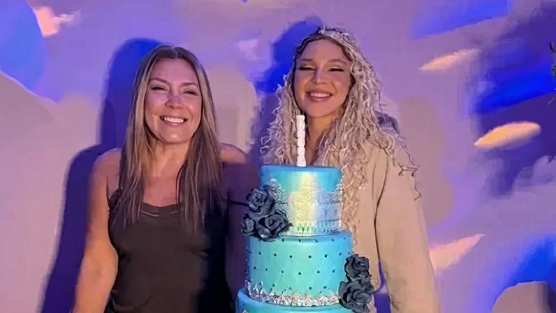 Simony com a filha, Aysha