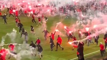 Torcedores do Slavia Praga invadiram gramado em jogo que valia o título da Liga Tcheca