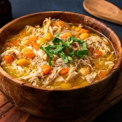 Quatro sopas com proteína para começar a semana