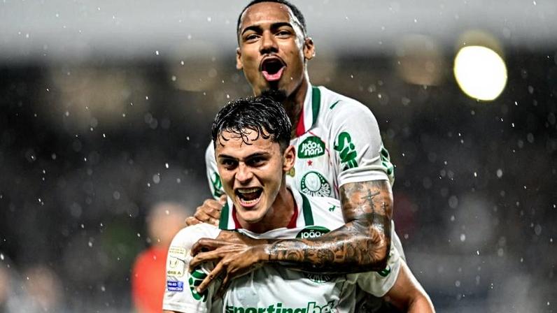 Sosa e Allan, do Palmeiras, comemoram gol contra o Remo, pelo Brasilierão