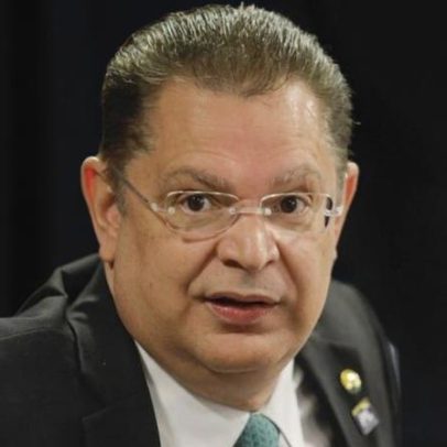Líder do PL pede explicações à PF sobre mudança no caso INSS