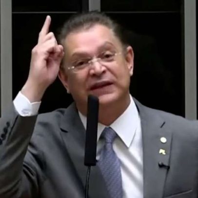 Sóstenes diz que áudio de Flávio e Vorcaro é arma contra honra do senador