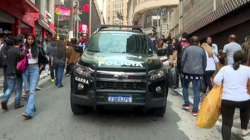 Viatura da polícia atende ocorrência na estação São Bento, da Linha 1-Azul do metrô, no Centro de SP — Foto: Reprodução/TV Globo