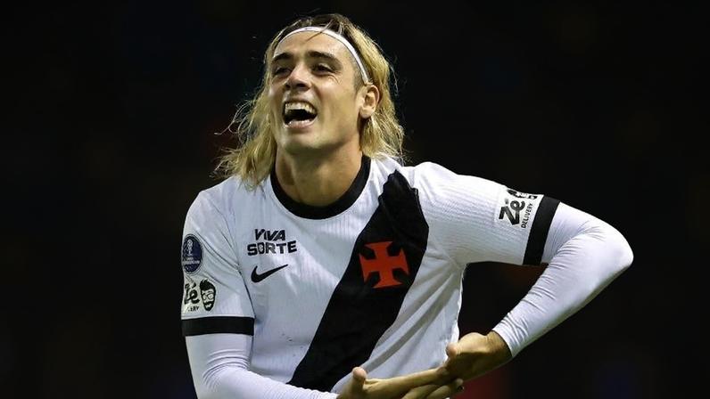 Spinelli, do Vasco, celebra gol sobre o Audax Italiano em jogo da Sul-Americana
