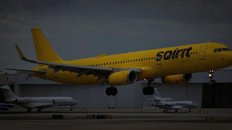 Um voo da Spirit Airlines chega ao Aeroporto Internacional de Fort Lauderdale