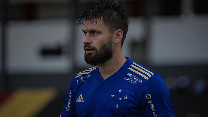 No fim de 2021, vestindo a camisa estrelada, Rafael Sóbis anunciou a aposentadoria do futebol