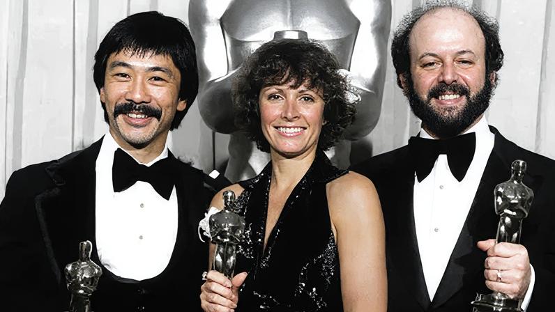 Marcia Lucas com o Oscar de Melhor Montagem por "Star Wars", prêmio que conquistou ao lado de Richard Chew e Paul Hirsch