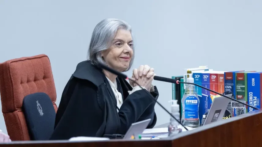 Em seu voto, a relatora, Ministra Cármen Lúcia, apontou que somente a União poderia legislar sobre diretrizes e bases da educação nacional. (Foto: Antonio Augusto/SCO/STF)