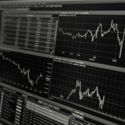 Mercado reage a nova troca de ataques entre Irã e EUA, antes de PCE e CAGED