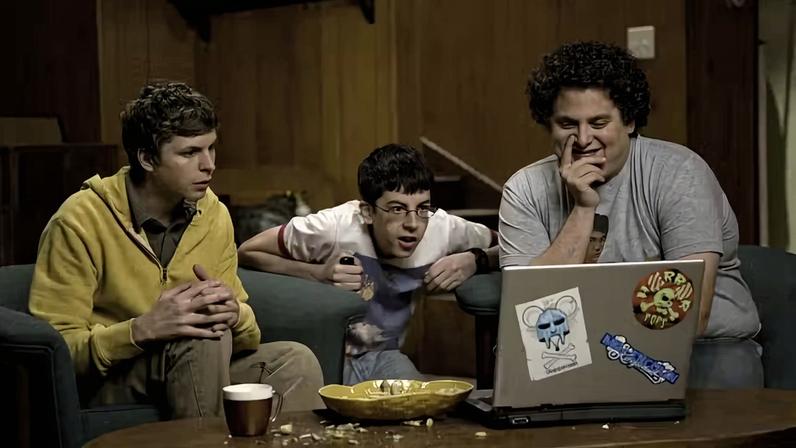 Superbad é comédia dos anos 2000 estrelada por Jonah Hill e Michael Cera