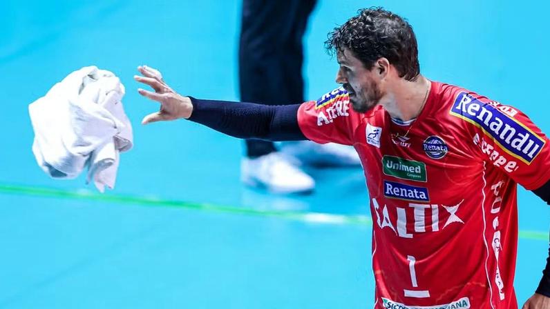 Bruninho durante a final da Superliga Masculina 2025/2026 — Foto: CBV