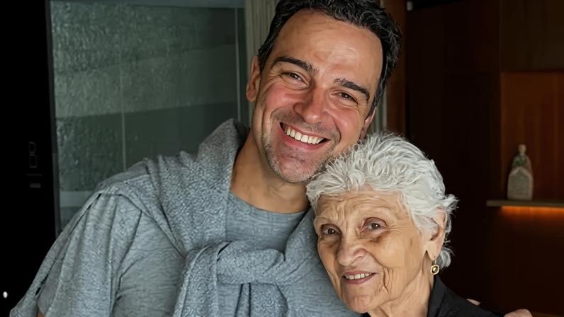 Tadeu Schmidt anunciou morte da mãe, Janira