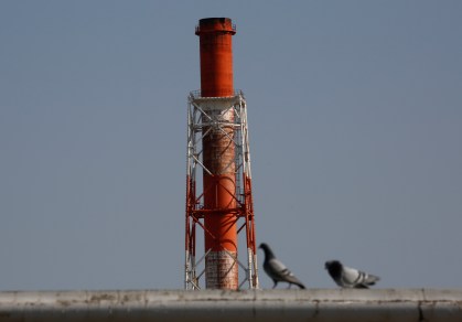 Refinaria de petróleo em Yokohama, Japão