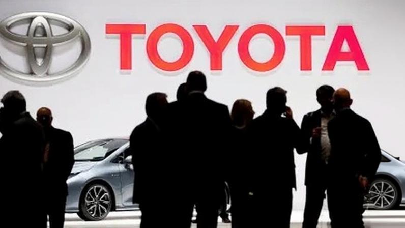 Logo da Toyota em evento internacional em Genebra