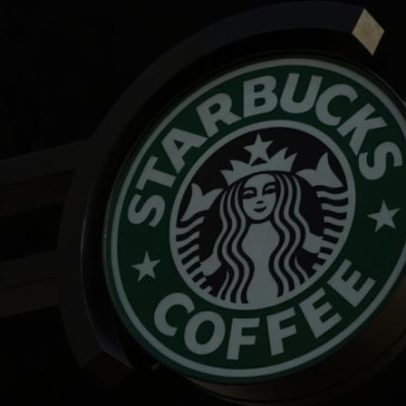 Starbucks demite 300 funcionários nos EUA para reduzir custos