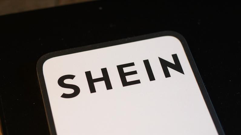 Logo da Shein em foto de ilustração