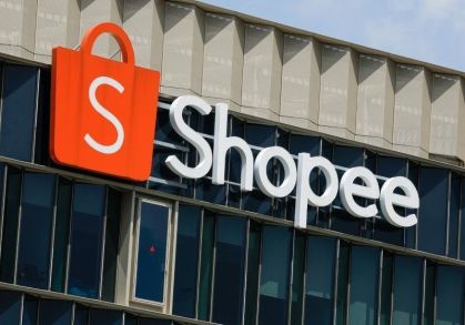 Logo da Shopee na sede da companhia em Cingapura