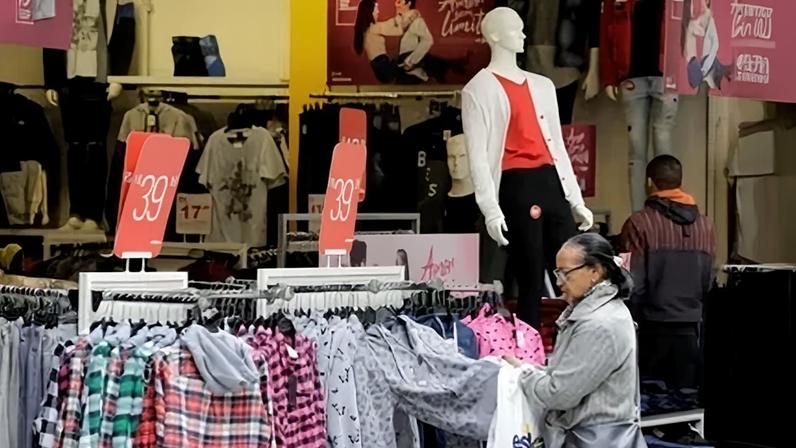 Loja no centro de São Paulo; CNC criticou relatório da PEC do fim da escala 6x1.