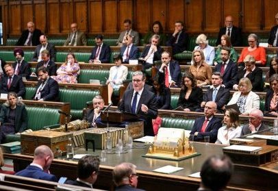 Três ministros deixam governo de Starmer no Reino Unido