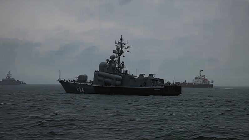 Navios de guerra da Rússia durante exercícios navais em local não revelado
