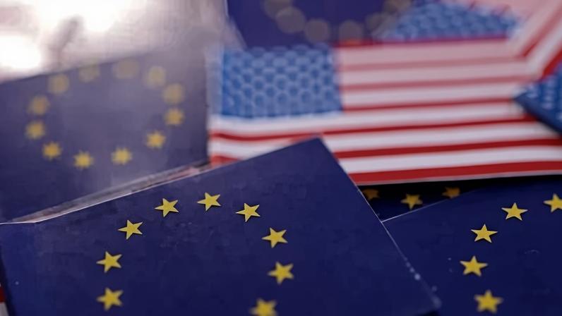 Bandeiras da UE e dos EUA