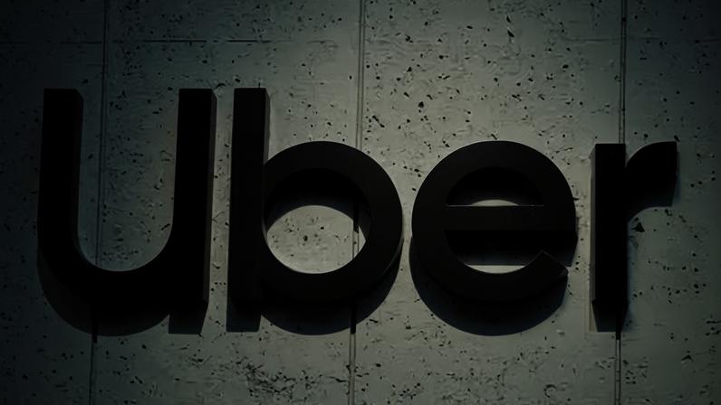 Logo da Uber em edifício da empresa em Los Angeles, Califórnia