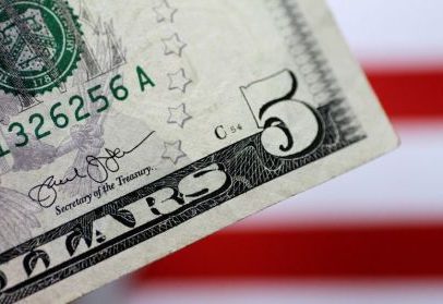 Dólar abre em alta com IPCA e desdobramentos da guerra
