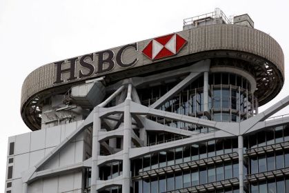 Logotipo do HSBC no distrito financeiro Central em Hong Kong