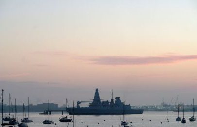 Reino Unido envia navio de guerra ao Oriente Médio